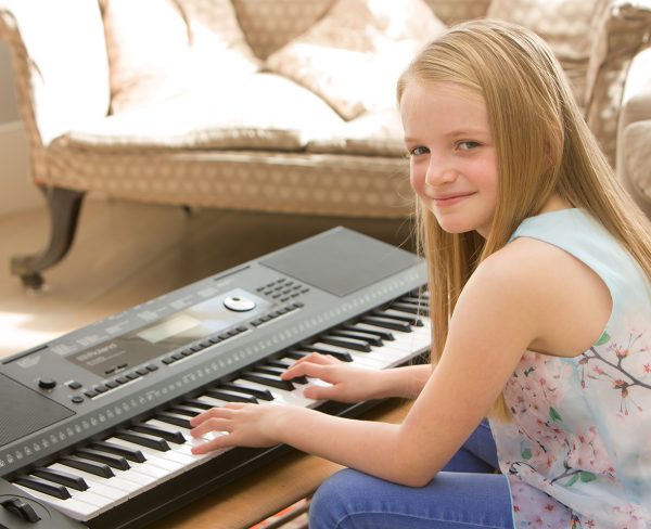 Roland E-X20 : Arranger Keyboard - Image 2