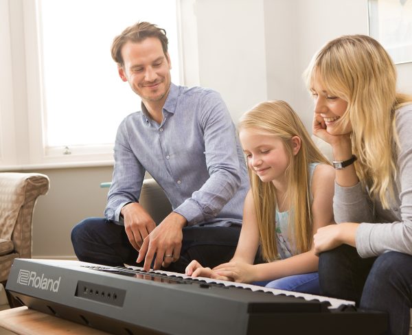 Roland E-X20 : Arranger Keyboard - Image 3